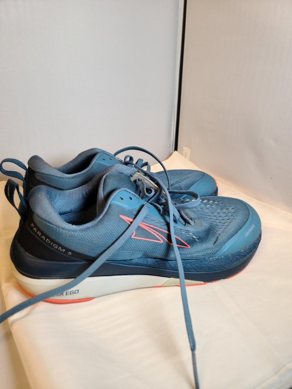 ALTRA EGO Paradigm 5 Comfort Running Shoes AL0A4VQY460 Blue/Coral Womens 10